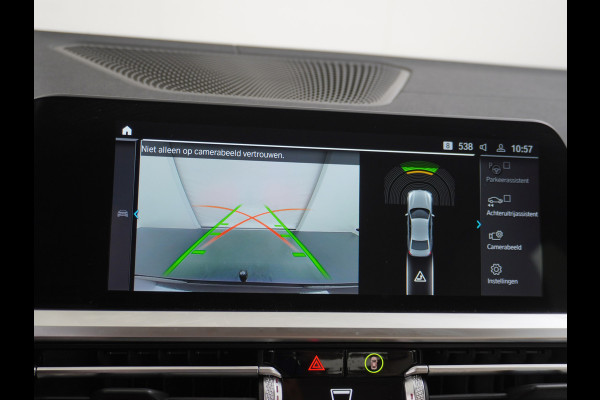 BMW 3-serie 330e 293PK Autom.8 Leder+Verwarmd+Elektr. Apple Carplay Android Auto Trekhaak Camera Adap.Cruise DAB+ Led Laserlicht Live cockpi Keyless Rijstrooksensor Audio Media Pack BMW individual Lmv 18" Comfort Access Digital Key Wifi Dealeronderhouden 1e Eigenaar Zeer compleet, nieuwprijs €66.055,-