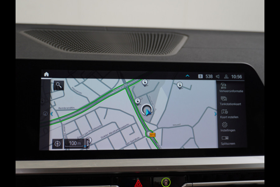 BMW 3-serie 330e 293PK Autom.8 Leder+Verwarmd+Elektr. Apple Carplay Android Auto Trekhaak Camera Adap.Cruise DAB+ Led Laserlicht Live cockpi Keyless Rijstrooksensor Audio Media Pack BMW individual Lmv 18" Comfort Access Digital Key Wifi Dealeronderhouden 1e Eigenaar Zeer compleet, nieuwprijs €66.055,-