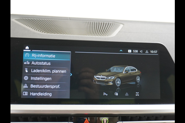BMW 3-serie 330e 293PK Autom.8 Leder+Verwarmd+Elektr. Apple Carplay Android Auto Trekhaak Camera Adap.Cruise DAB+ Led Laserlicht Live cockpi Keyless Rijstrooksensor Audio Media Pack BMW individual Lmv 18" Comfort Access Digital Key Wifi Dealeronderhouden 1e Eigenaar Zeer compleet, nieuwprijs €66.055,-