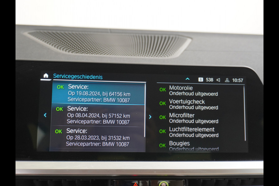BMW 3-serie 330e 293PK Autom.8 Leder+Verwarmd+Elektr. Apple Carplay Android Auto Trekhaak Camera Adap.Cruise DAB+ Led Laserlicht Live cockpi Keyless Rijstrooksensor Audio Media Pack BMW individual Lmv 18" Comfort Access Digital Key Wifi Dealeronderhouden 1e Eigenaar Zeer compleet, nieuwprijs €66.055,-