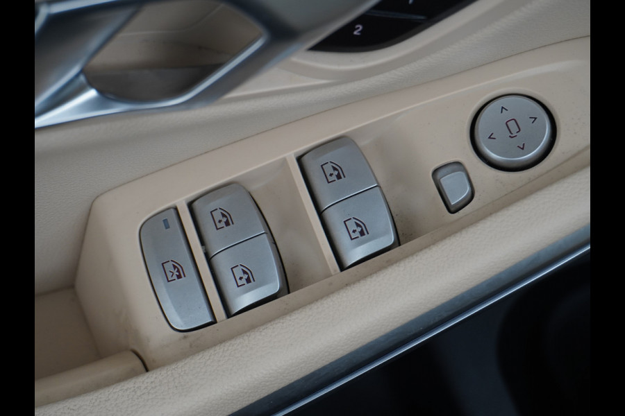 BMW 3-serie 330e 293PK Autom.8 Leder+Verwarmd+Elektr. Apple Carplay Android Auto Trekhaak Camera Adap.Cruise DAB+ Led Laserlicht Live cockpi Keyless Rijstrooksensor Audio Media Pack BMW individual Lmv 18" Comfort Access Digital Key Wifi Dealeronderhouden 1e Eigenaar Zeer compleet, nieuwprijs €66.055,-