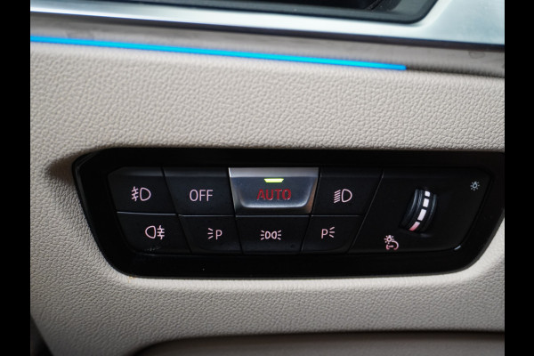 BMW 3-serie 330e 293PK Autom.8 Leder+Verwarmd+Elektr. Apple Carplay Android Auto Trekhaak Camera Adap.Cruise DAB+ Led Laserlicht Live cockpi Keyless Rijstrooksensor Audio Media Pack BMW individual Lmv 18" Comfort Access Digital Key Wifi Dealeronderhouden 1e Eigenaar Zeer compleet, nieuwprijs €66.055,-