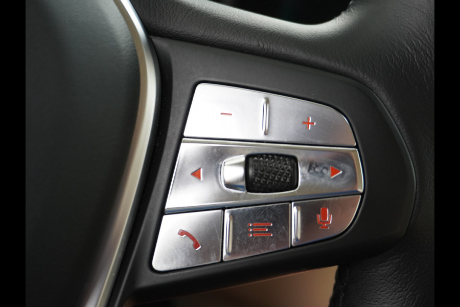 BMW 3-serie 330e 293PK Autom.8 Leder+Verwarmd+Elektr. Apple Carplay Android Auto Trekhaak Camera Adap.Cruise DAB+ Led Laserlicht Live cockpi Keyless Rijstrooksensor Audio Media Pack BMW individual Lmv 18" Comfort Access Digital Key Wifi Dealeronderhouden 1e Eigenaar Zeer compleet, nieuwprijs €66.055,-