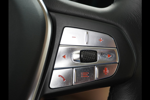 BMW 3-serie 330e 293PK Autom.8 Leder+Verwarmd+Elektr. Apple Carplay Android Auto Trekhaak Camera Adap.Cruise DAB+ Led Laserlicht Live cockpi Keyless Rijstrooksensor Audio Media Pack BMW individual Lmv 18" Comfort Access Digital Key Wifi Dealeronderhouden 1e Eigenaar Zeer compleet, nieuwprijs €66.055,-