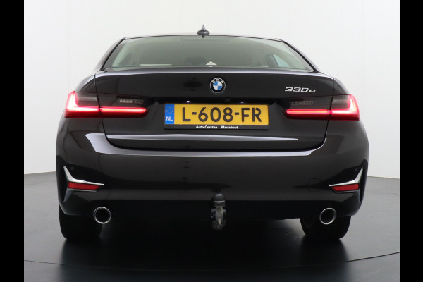 BMW 3-serie 330e 293PK Autom.8 Leder+Verwarmd+Elektr. Apple Carplay Android Auto Trekhaak Camera Adap.Cruise DAB+ Led Laserlicht Live cockpi Keyless Rijstrooksensor Audio Media Pack BMW individual Lmv 18" Comfort Access Digital Key Wifi Dealeronderhouden 1e Eigenaar Zeer compleet, nieuwprijs €66.055,-