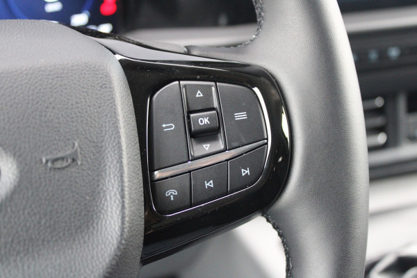 Ford Transit Custom 320 2.0 TDCI L2H1 Limited DC 150pk - Trekhaak - ACC - Getint glas - Stoel/Stuurverwarming - Carplay - Rijklaar