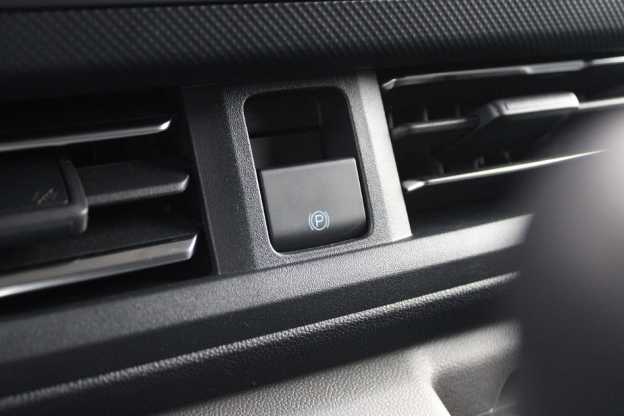 Ford Transit Custom 320 2.0 TDCI L2H1 Limited DC 150pk - Trekhaak - ACC - Getint glas - Stoel/Stuurverwarming - Carplay - Rijklaar