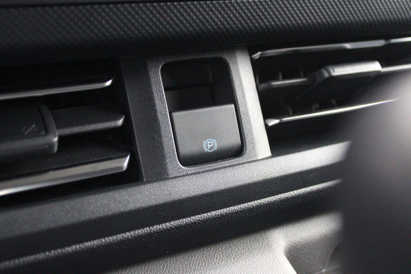 Ford Transit Custom 320 2.0 TDCI L2H1 Limited DC 150pk - Trekhaak - ACC - Getint glas - Stoel/Stuurverwarming - Carplay - Rijklaar