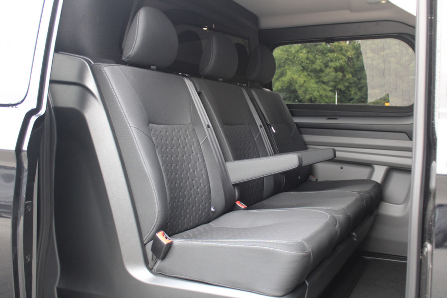 Ford Transit Custom 320 2.0 TDCI L2H1 Limited DC 150pk - Trekhaak - ACC - Getint glas - Stoel/Stuurverwarming - Carplay - Rijklaar
