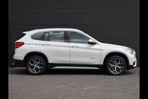 BMW X1 xDrive20i High Executive | Head Up | Panorama dak | Trekhaak |