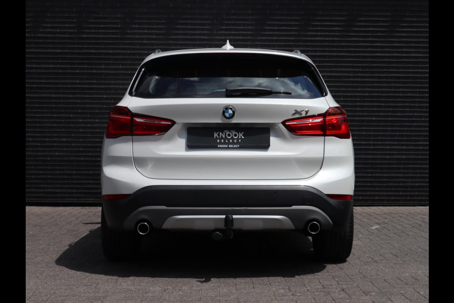 BMW X1 xDrive20i High Executive | Head Up | Panorama dak | Trekhaak |