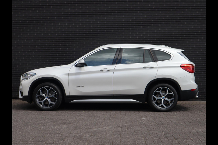 BMW X1 xDrive20i High Executive | Head Up | Panorama dak | Trekhaak |