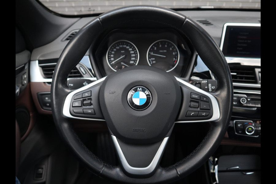 BMW X1 xDrive20i High Executive | Head Up | Panorama dak | Trekhaak |