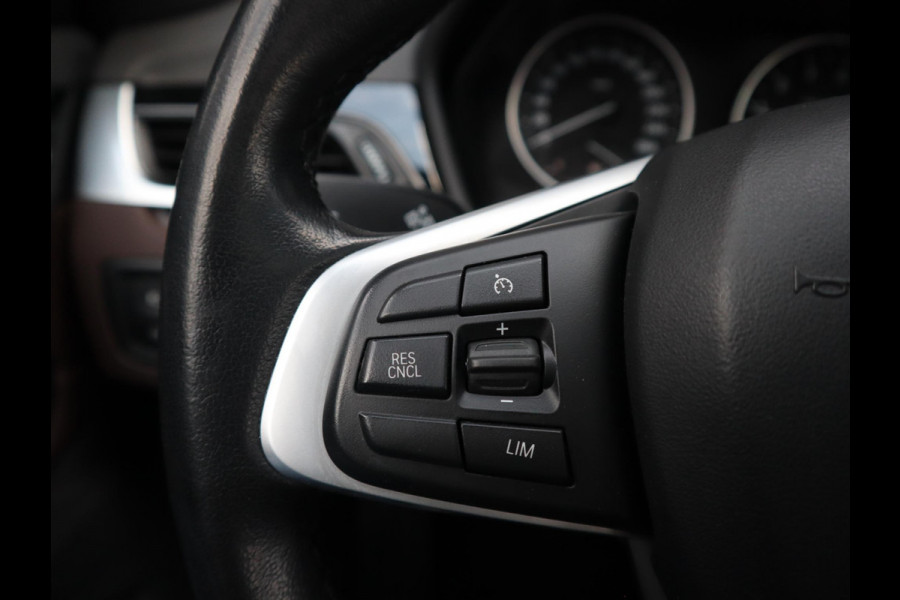 BMW X1 xDrive20i High Executive | Head Up | Panorama dak | Trekhaak |