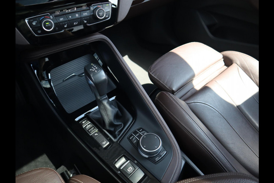 BMW X1 xDrive20i High Executive | Head Up | Panorama dak | Trekhaak |