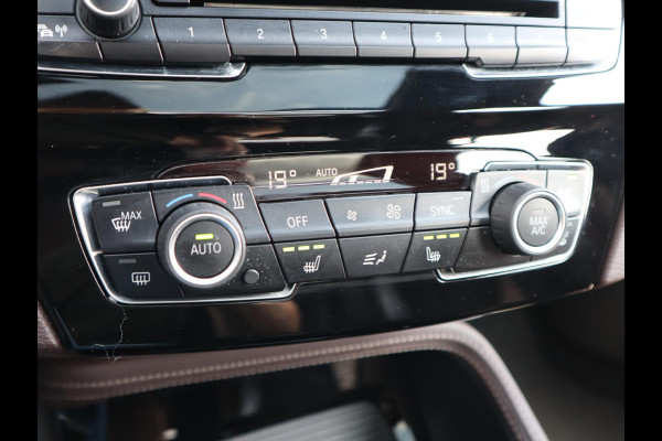 BMW X1 xDrive20i High Executive | Head Up | Panorama dak | Trekhaak |