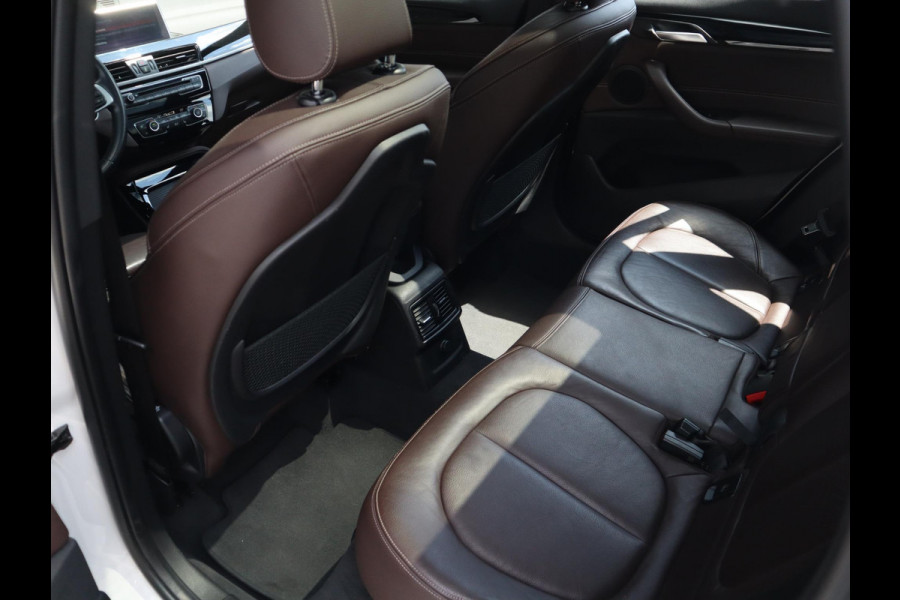 BMW X1 xDrive20i High Executive | Head Up | Panorama dak | Trekhaak |