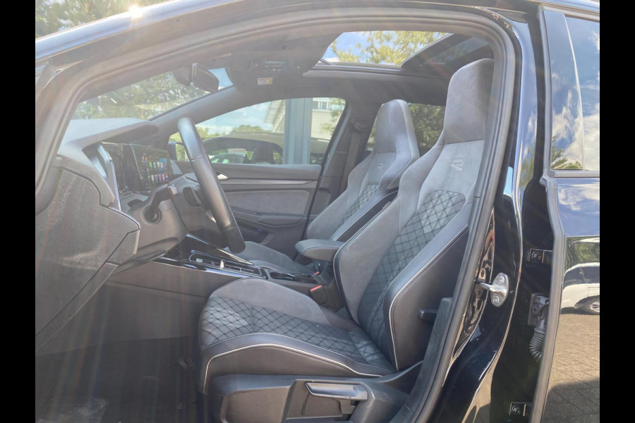 Volkswagen GOLF Variant R-Line 1.5 eTSI 150 PK DSG|Panorama|LED Matrix IQ |Navigatie|Travel Assist|Stoel & Stuurwiel verwarming |