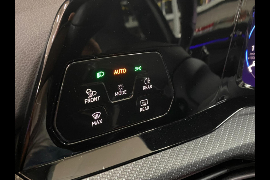 Volkswagen GOLF Variant R-Line 1.5 eTSI 150 PK DSG|Panorama|LED Matrix IQ |Navigatie|Travel Assist|Stoel & Stuurwiel verwarming |