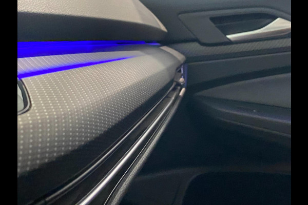 Volkswagen GOLF Variant R-Line 1.5 eTSI 150 PK DSG|Panorama|LED Matrix IQ |Navigatie|Travel Assist|Stoel & Stuurwiel verwarming |