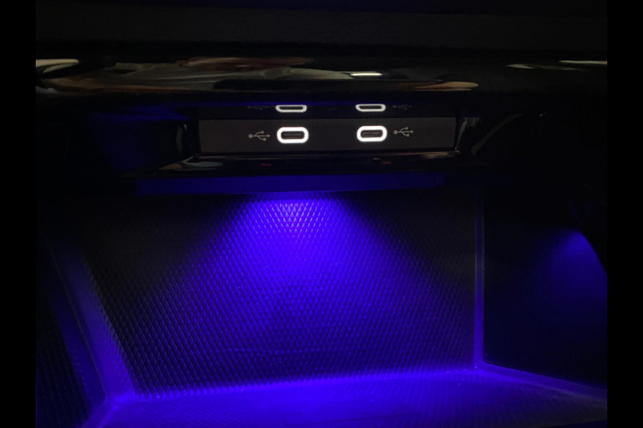 Volkswagen GOLF Variant R-Line 1.5 eTSI 150 PK DSG|Panorama|LED Matrix IQ |Navigatie|Travel Assist|Stoel & Stuurwiel verwarming |