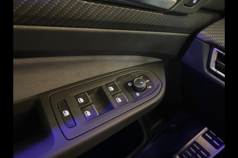 Volkswagen GOLF Variant R-Line 1.5 eTSI 150 PK DSG|Panorama|LED Matrix IQ |Navigatie|Travel Assist|Stoel & Stuurwiel verwarming |