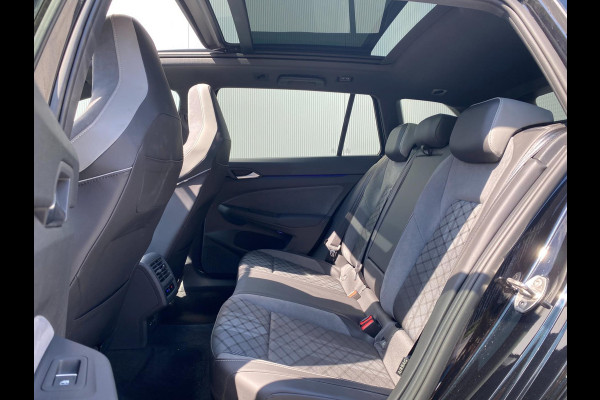 Volkswagen GOLF Variant R-Line 1.5 eTSI 150 PK DSG|Panorama|LED Matrix IQ |Navigatie|Travel Assist|Stoel & Stuurwiel verwarming |