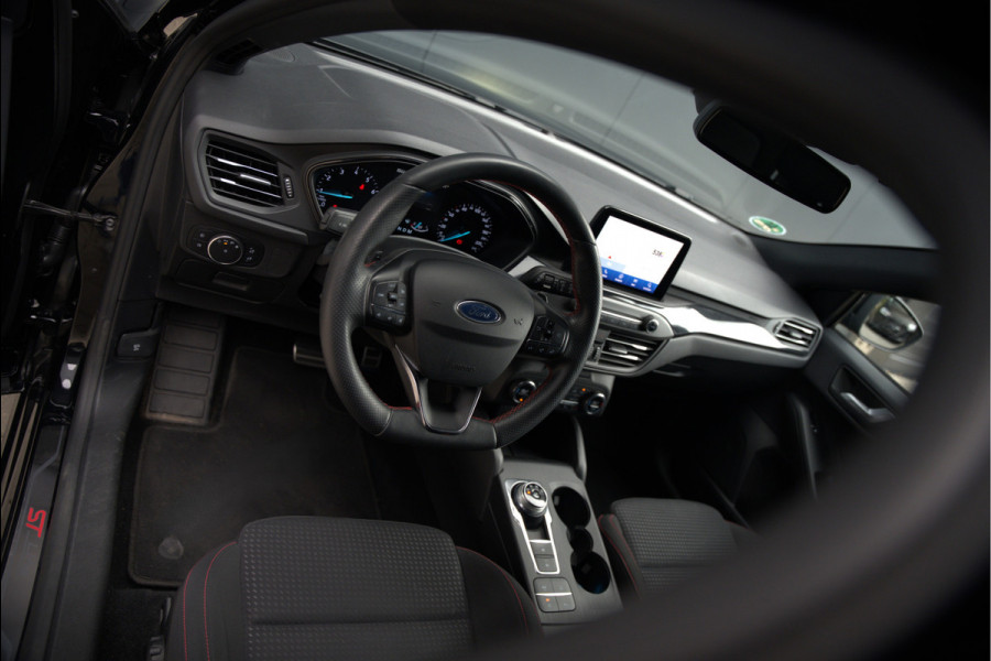 Ford Focus 1.5 EcoBoost ST Line Business | Stoelverwarming | Stuurverwarming | Automaat | Navigatie | Camera | Apple Carplay | Cruise Control | Keyless | LED | PDC |