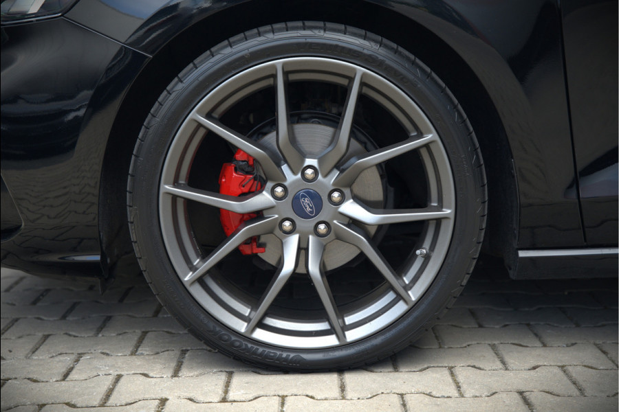 Ford Focus 1.5 EcoBoost ST Line Business | Stoelverwarming | Stuurverwarming | Automaat | Navigatie | Camera | Apple Carplay | Cruise Control | Keyless | LED | PDC |