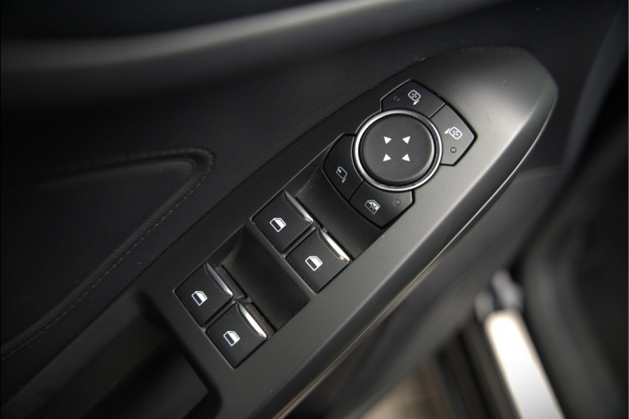Ford Focus 1.5 EcoBoost ST Line Business | Stoelverwarming | Stuurverwarming | Automaat | Navigatie | Camera | Apple Carplay | Cruise Control | Keyless | LED | PDC |