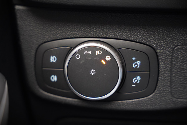 Ford Focus 1.5 EcoBoost ST Line Business | Stoelverwarming | Stuurverwarming | Automaat | Navigatie | Camera | Apple Carplay | Cruise Control | Keyless | LED | PDC |