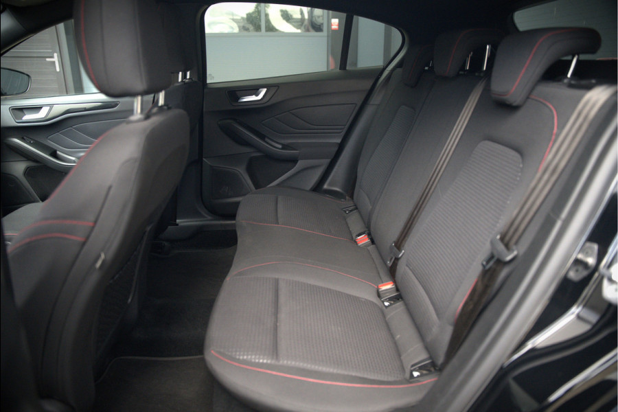 Ford Focus 1.5 EcoBoost ST Line Business | Stoelverwarming | Stuurverwarming | Automaat | Navigatie | Camera | Apple Carplay | Cruise Control | Keyless | LED | PDC |