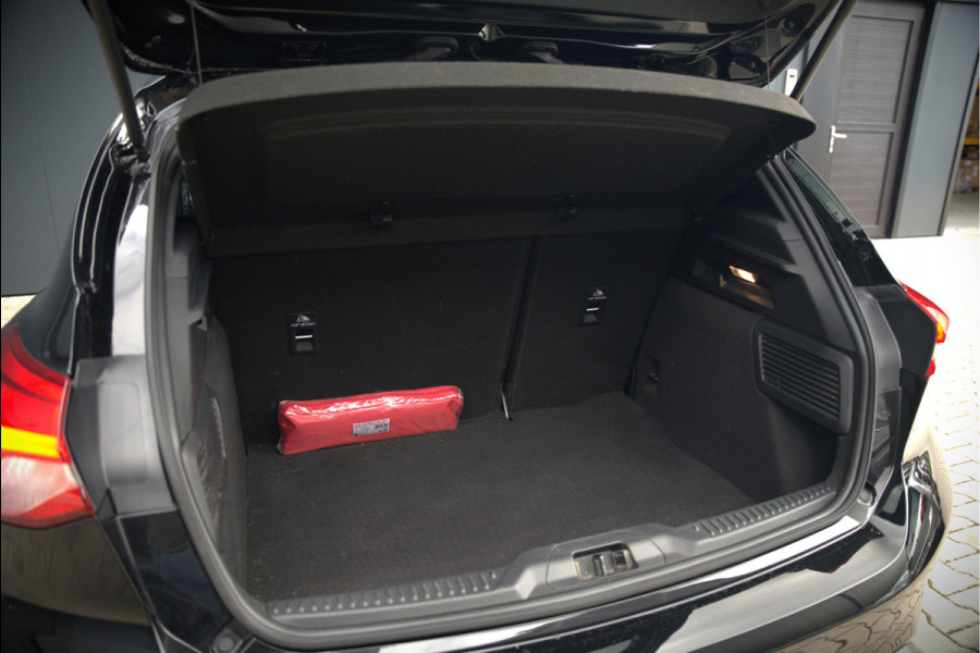 Ford Focus 1.5 EcoBoost ST Line Business | Stoelverwarming | Stuurverwarming | Automaat | Navigatie | Camera | Apple Carplay | Cruise Control | Keyless | LED | PDC |