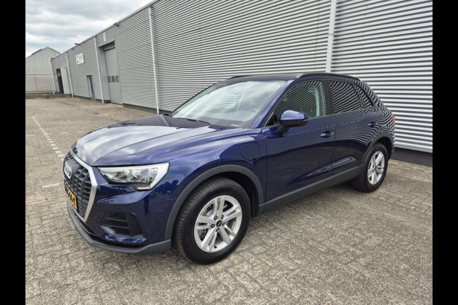 Audi Q3 45 TFSI e Advanced edition ,Navigatie/carplay/android,parksensoren,achteruitrijcamera,elecstoelen+verwarming.