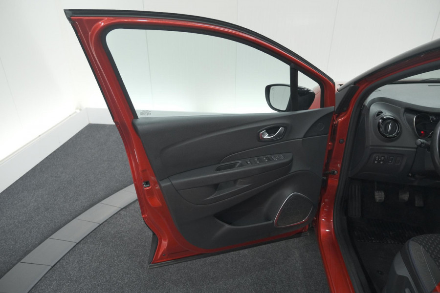 Renault Captur TCe 90 Intens | Trekhaak | Camera | Dodehoekdetectie | Navigatie
