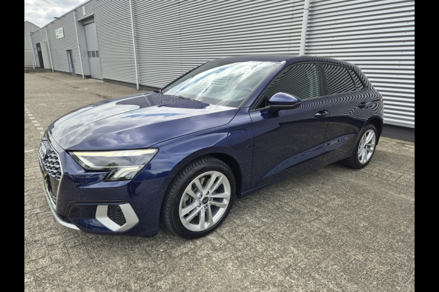 Audi A3 Sportback 40 TFSI e Advanced edition ,Vitueeldashbord,navigatie/camera.