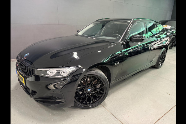 BMW 3 Serie Touring 320e SPORT 19'' NAVI/LED/DAB/CARPLAY/ECC/PDC/CRUISE/V-COCKPIT/LEDER///