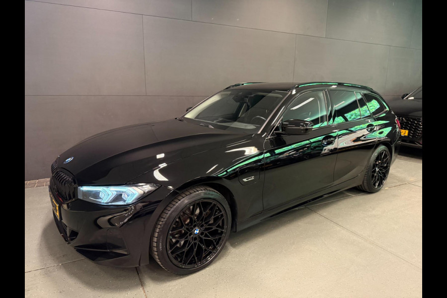 BMW 3 Serie Touring 320e SPORT 19'' NAVI/LED/DAB/CARPLAY/ECC/PDC/CRUISE/V-COCKPIT/LEDER///