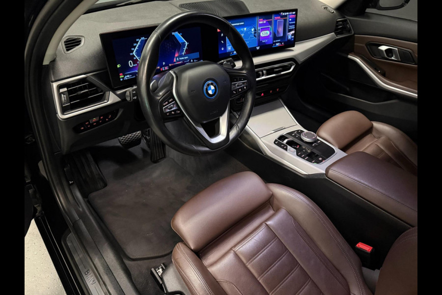 BMW 3 Serie Touring 320e SPORT 19'' NAVI/LED/DAB/CARPLAY/ECC/PDC/CRUISE/V-COCKPIT/LEDER///