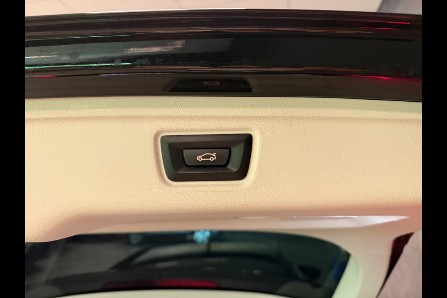BMW 3 Serie Touring 320e SPORT 19'' NAVI/LED/DAB/CARPLAY/ECC/PDC/CRUISE/V-COCKPIT/LEDER///