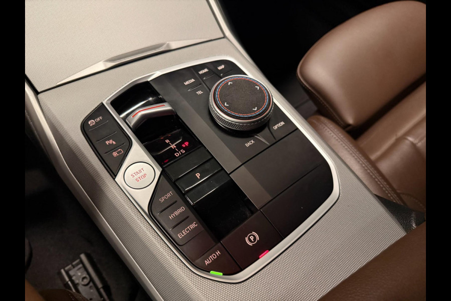 BMW 3 Serie Touring 320e SPORT 19'' NAVI/LED/DAB/CARPLAY/ECC/PDC/CRUISE/V-COCKPIT/LEDER///