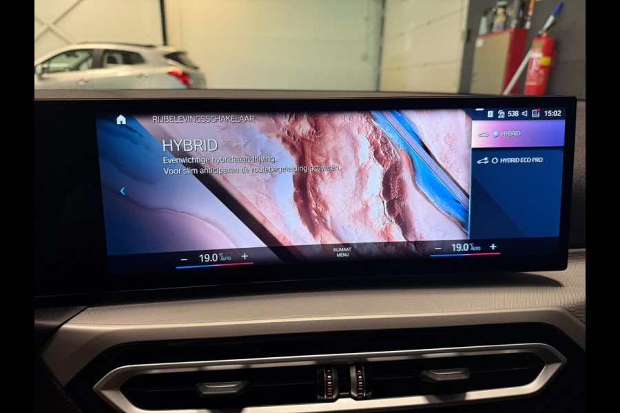 BMW 3 Serie Touring 320e SPORT 19'' NAVI/LED/DAB/CARPLAY/ECC/PDC/CRUISE/V-COCKPIT/LEDER///