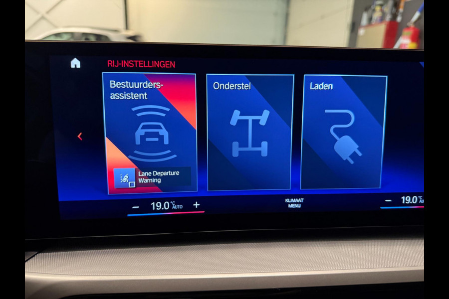 BMW 3 Serie Touring 320e SPORT 19'' NAVI/LED/DAB/CARPLAY/ECC/PDC/CRUISE/V-COCKPIT/LEDER///