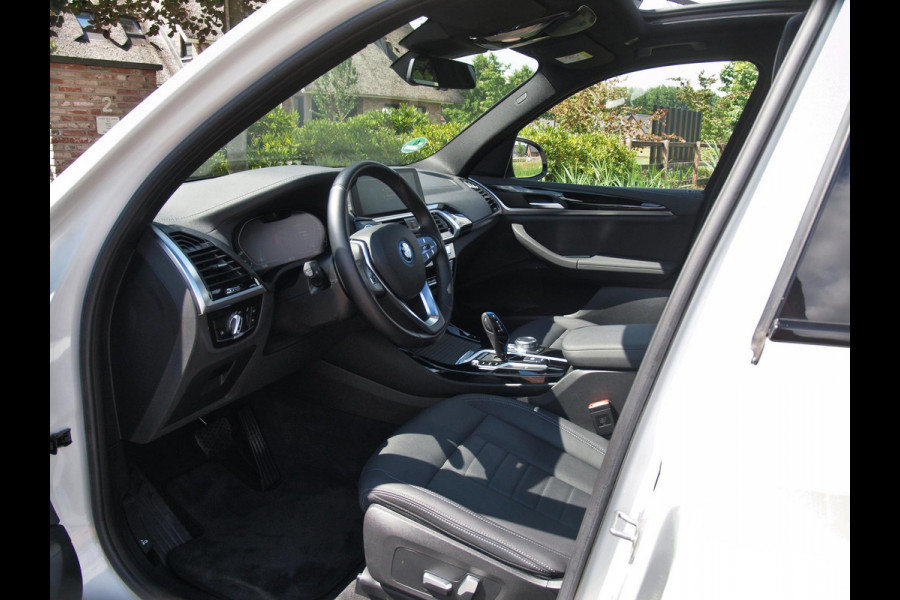 BMW iX3 Executive 80 kWh | Panoramadak | NL-Auto | Camera |