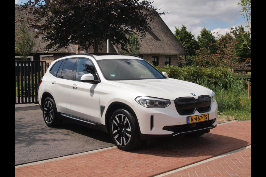 BMW iX3 Executive 80 kWh | Panoramadak | NL-Auto | Camera |