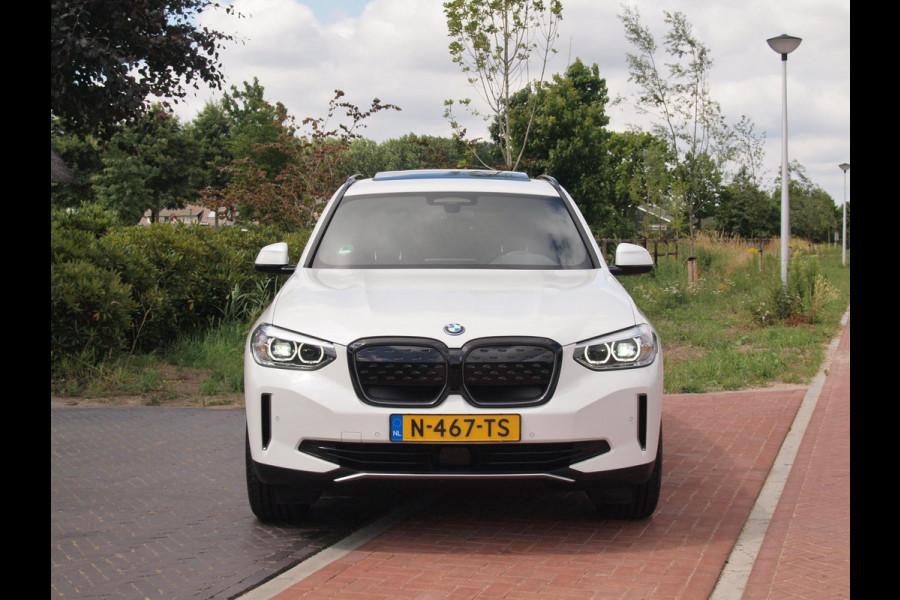 BMW iX3 Executive 80 kWh | Panoramadak | NL-Auto | Camera |