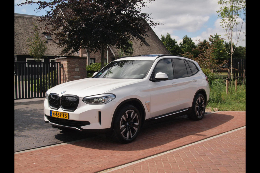 BMW iX3 Executive 80 kWh | Panoramadak | NL-Auto | Camera |