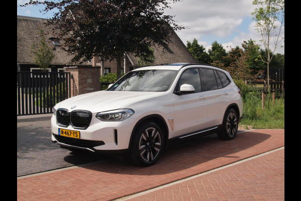 BMW iX3 Executive 80 kWh | Panoramadak | NL-Auto | Camera |