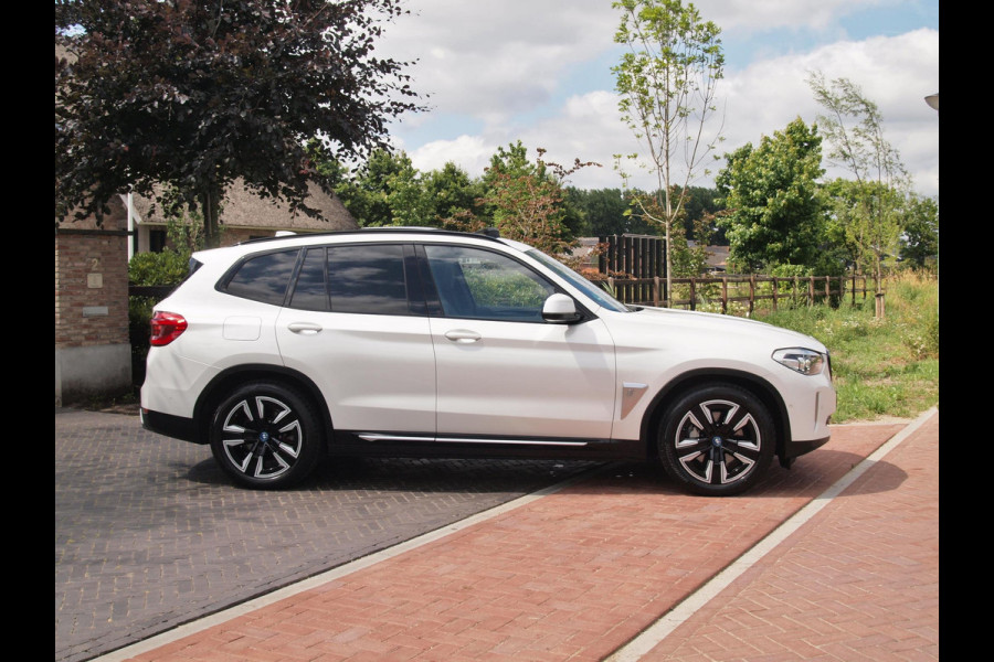 BMW iX3 Executive 80 kWh | Panoramadak | NL-Auto | Camera |