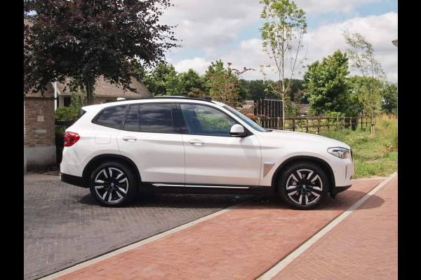BMW iX3 Executive 80 kWh | Panoramadak | NL-Auto | Camera |